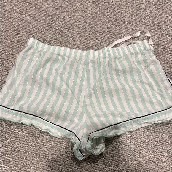 Victoria’s Secret Striped Green and White Shorts size xl - Picture 2 of 3